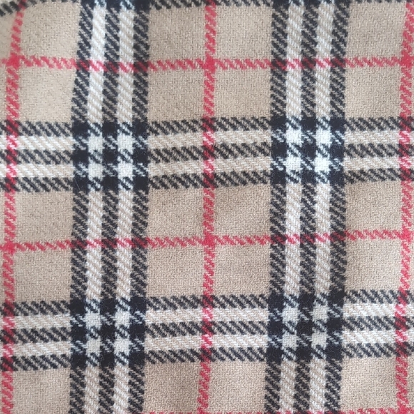 Burberrys Black Coat with Classic Plaid Lining - Picture 6 of 9